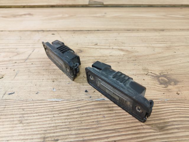 bontott VW GOLF V Hátsó Rendszámtábla Világítás