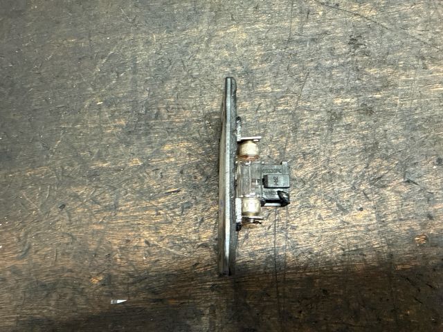 bontott VW GOLF V Hátsó Rendszámtábla Világítás