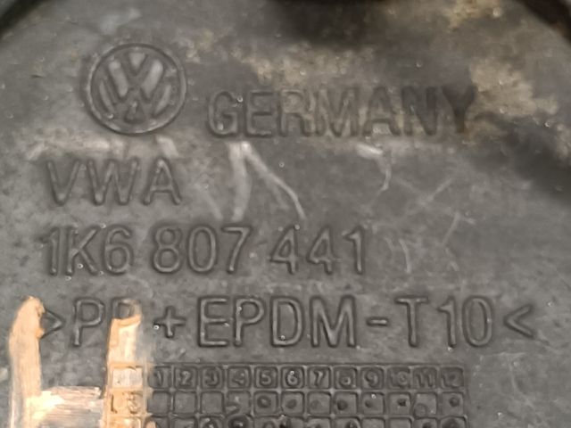 bontott VW GOLF V Hátsó Vonószem Burkolat