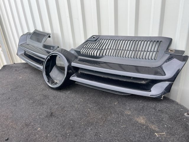 bontott VW GOLF V Hűtőrács