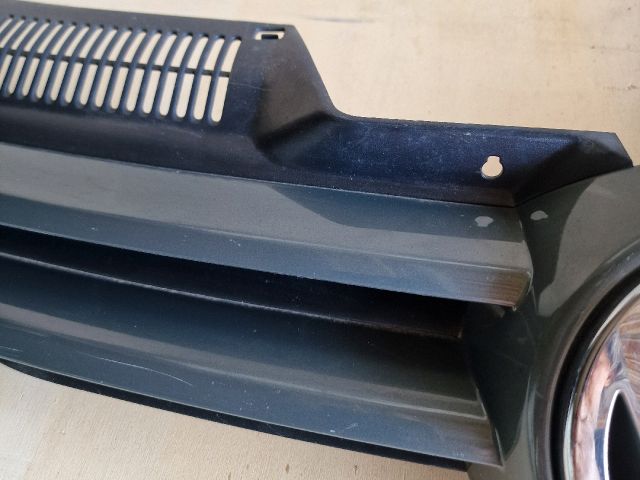 bontott VW GOLF V Hűtőrács
