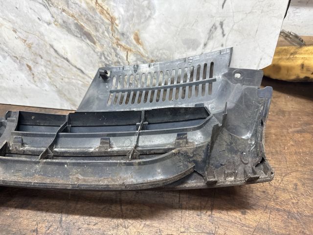 bontott VW GOLF V Hűtőrács