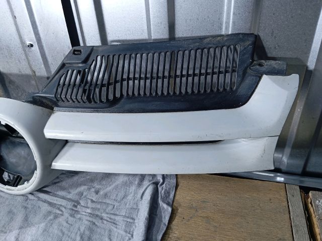 bontott VW GOLF V Hűtőrács