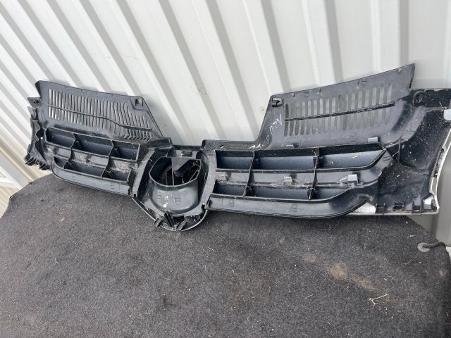 bontott VW GOLF V Hűtőrács