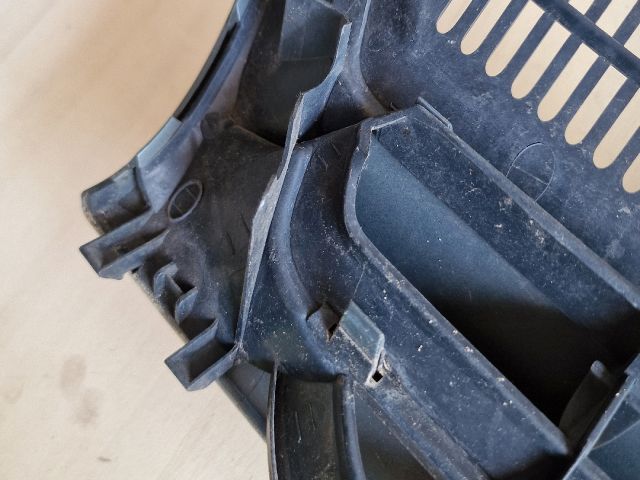 bontott VW GOLF V Hűtőrács