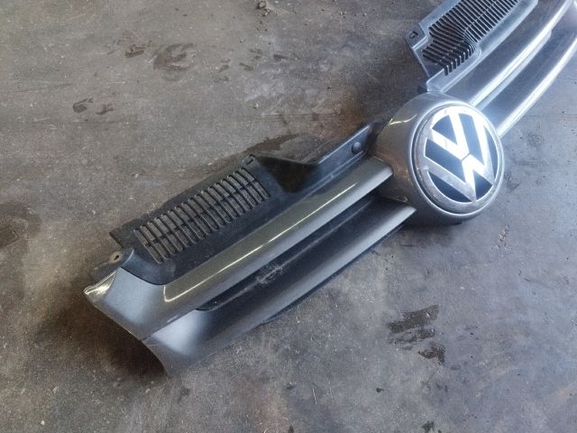 bontott VW GOLF V Hűtőrács