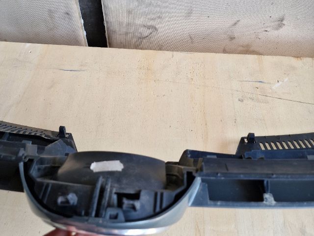 bontott VW GOLF V Hűtőrács