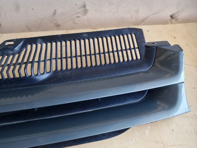 bontott VW GOLF V Hűtőrács