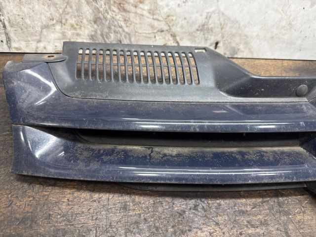 bontott VW GOLF V Hűtőrács