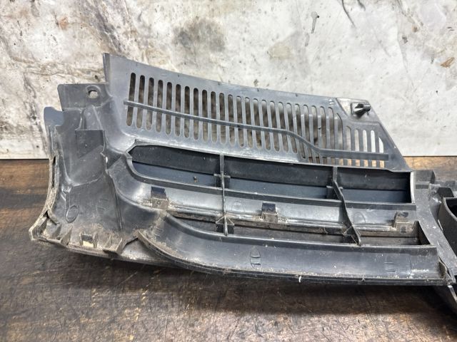 bontott VW GOLF V Hűtőrács