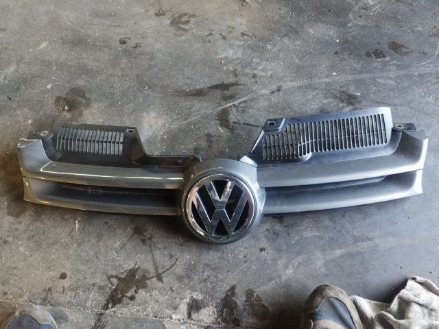 bontott VW GOLF V Hűtőrács