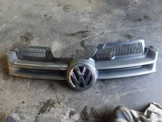 bontott VW GOLF V Hűtőrács