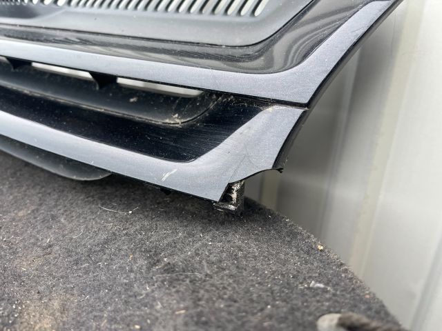 bontott VW GOLF V Hűtőrács