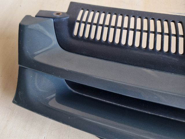 bontott VW GOLF V Hűtőrács