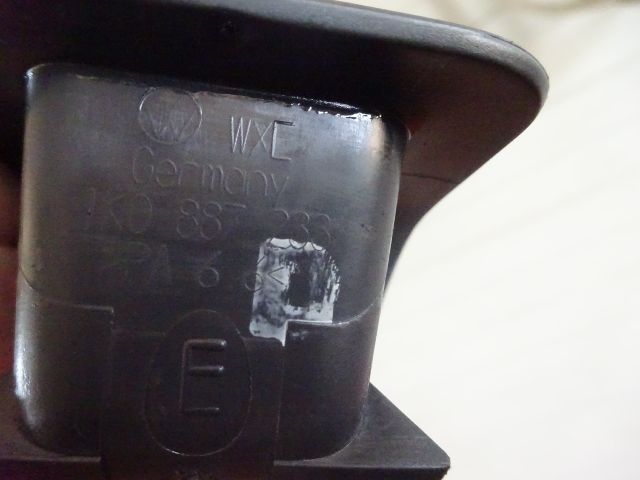 bontott VW GOLF V Isofix Rögzítő Burkolat