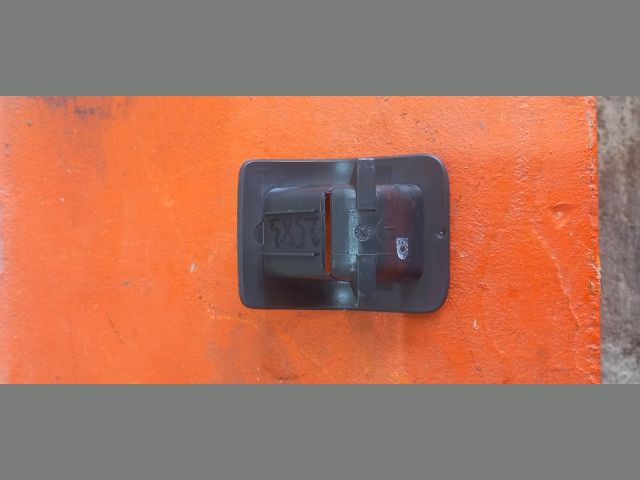 bontott VW GOLF V Isofix Rögzítő Burkolat