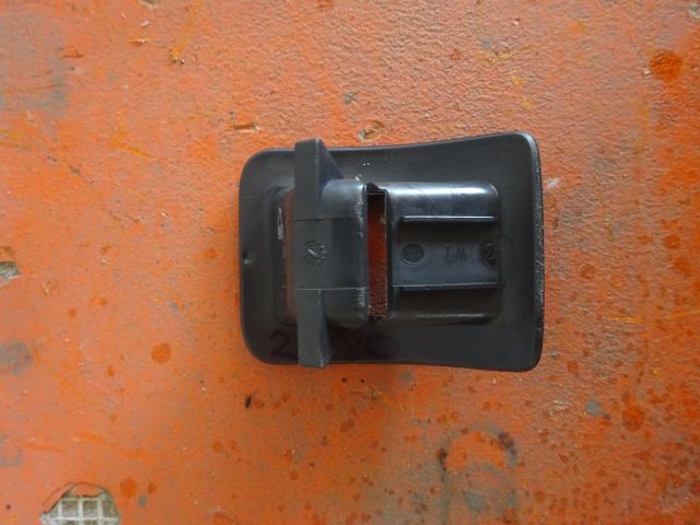 bontott VW GOLF V Isofix Rögzítő Burkolat