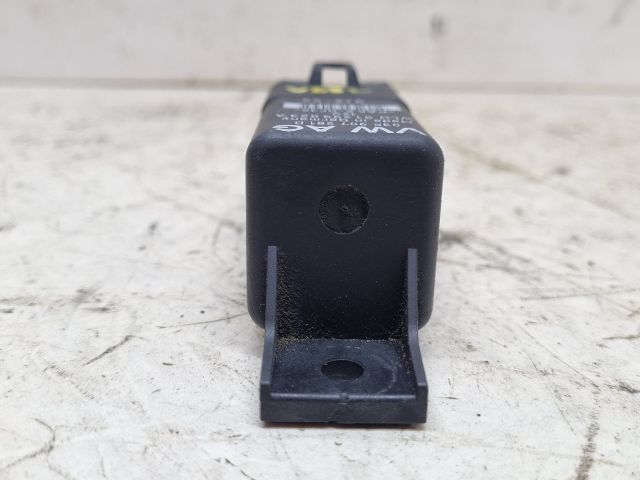 bontott VW GOLF V Izzító Relé