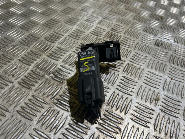 bontott VW GOLF V Izzító Relé