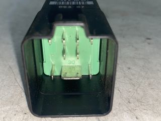 bontott VW GOLF V Izzító Relé