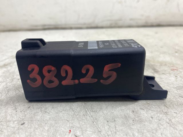 bontott VW GOLF V Izzító Relé