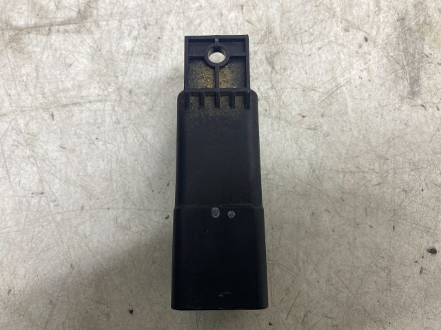 bontott VW GOLF V Izzító Relé