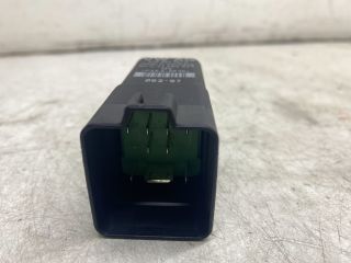 bontott VW GOLF V Izzító Relé