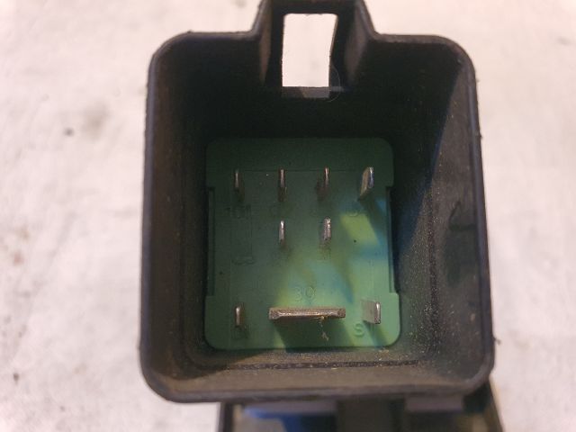 bontott VW GOLF V Izzító Relé