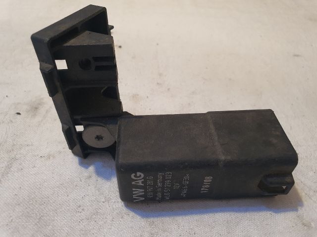 bontott VW GOLF V Izzító Relé