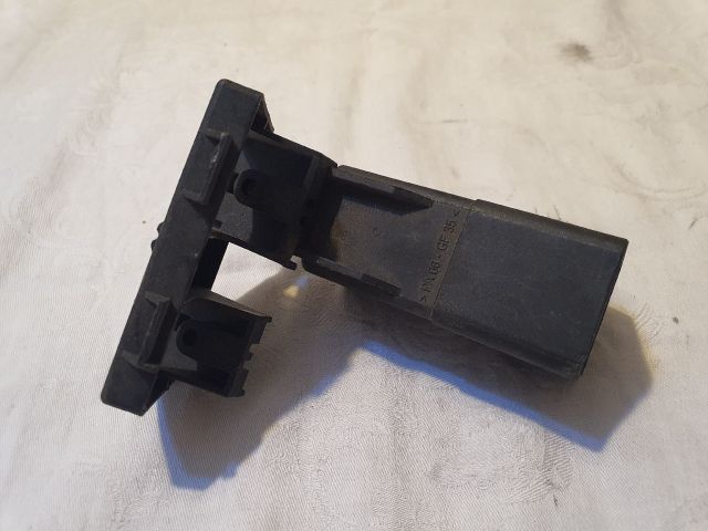 bontott VW GOLF V Izzító Relé