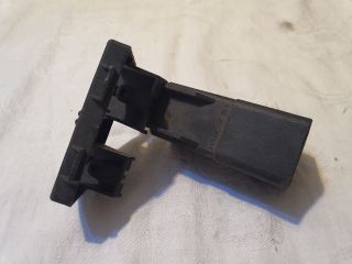 bontott VW GOLF V Izzító Relé