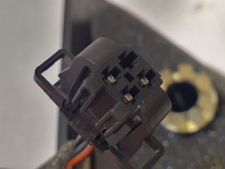 bontott VW GOLF V Jobb A Oszlop Hangszóró Burkolat