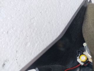 bontott VW GOLF V Jobb A Oszlop Hangszóró