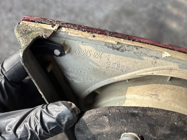 bontott VW GOLF V Jobb Belső Hátsó Lámpa