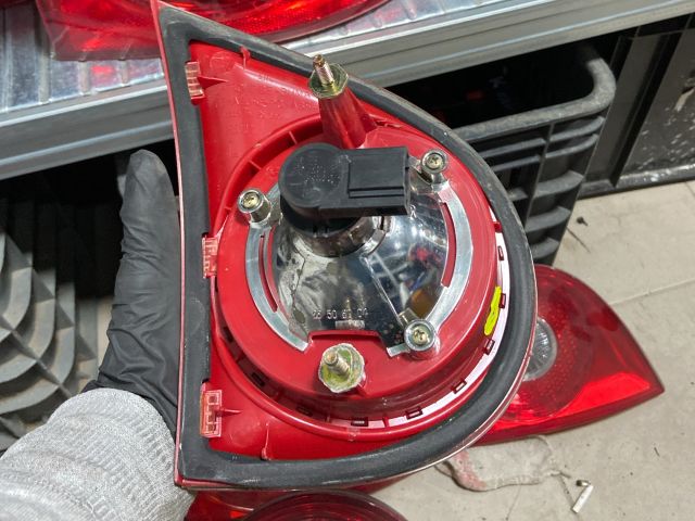 bontott VW GOLF V Jobb Belső Hátsó Lámpa