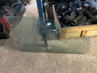 bontott VW GOLF V Jobb első Ablak