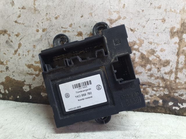 bontott VW GOLF V Jobb első Ablakemelő Elektronika