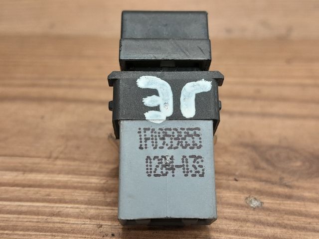 bontott VW GOLF V Jobb első Ablakemelő Kapcsoló