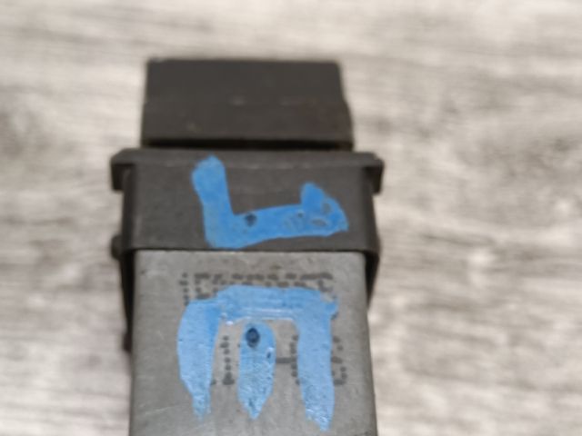 bontott VW GOLF V Jobb első Ablakemelő Kapcsoló