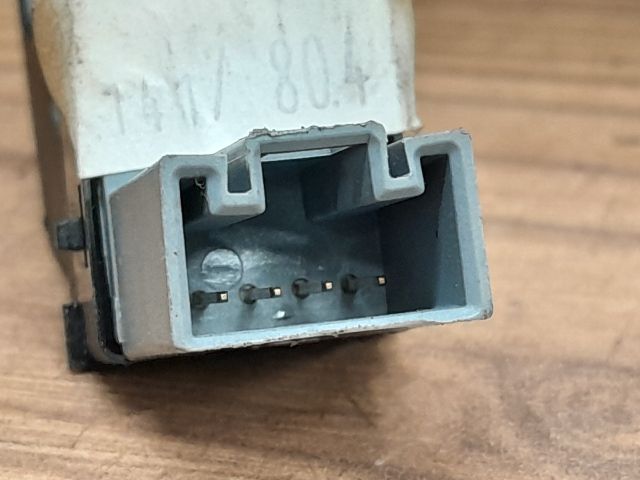 bontott VW GOLF V Jobb első Ablakemelő Kapcsoló