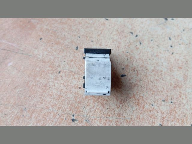 bontott VW GOLF V Jobb első Ablakemelő Kapcsoló