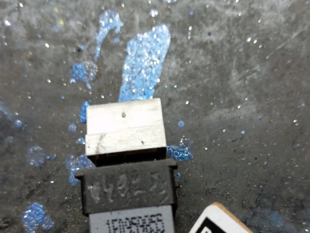 bontott VW GOLF V Jobb első Ablakemelő Kapcsoló