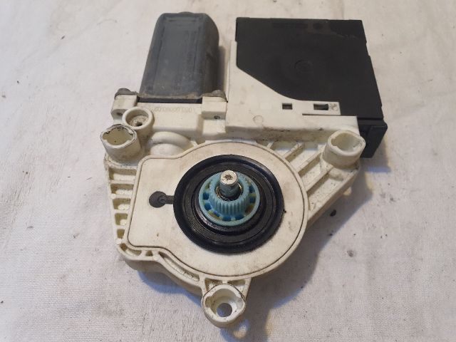 bontott VW GOLF V Jobb első Ablakemelő Motor