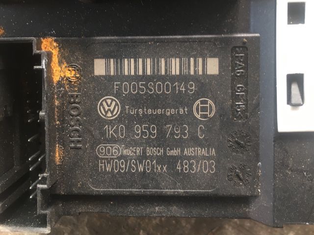 bontott VW GOLF V Jobb első Ablakemelő Motor