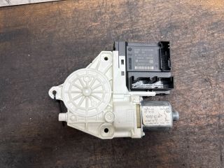 bontott VW GOLF V Jobb első Ablakemelő Motor