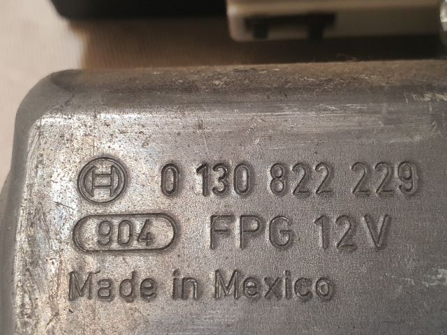 bontott VW GOLF V Jobb első Ablakemelő Motor