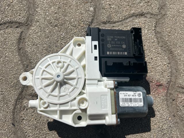 bontott VW GOLF V Jobb első Ablakemelő Motor