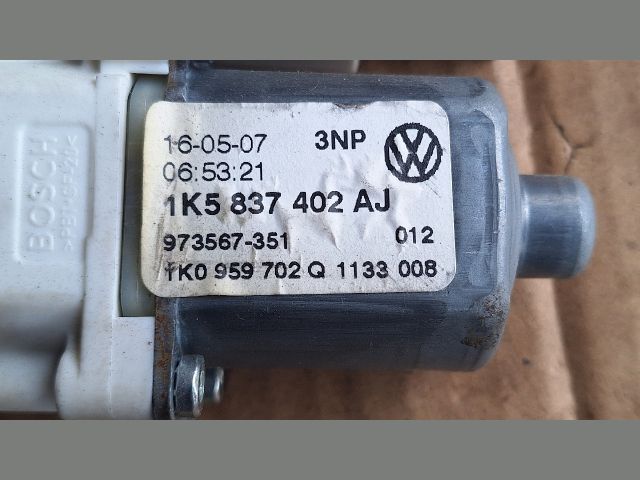 bontott VW GOLF V Jobb első Ablakemelő Motor