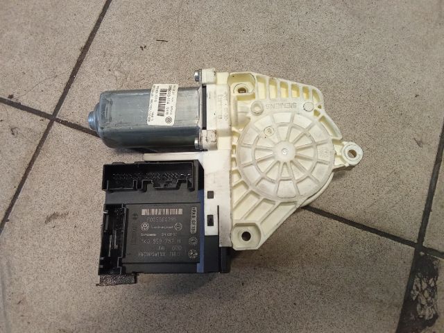 bontott VW GOLF V Jobb első Ablakemelő Motor