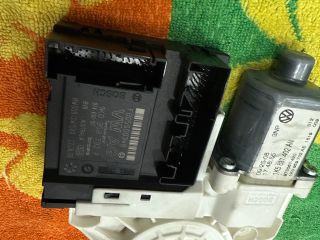 bontott VW GOLF V Jobb első Ablakemelő Motor